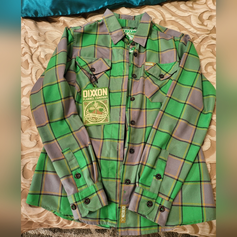 Woman's Dixon The adult pub Medium